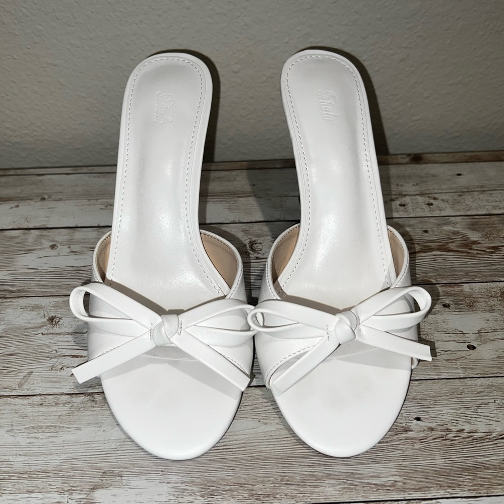 White Open Toe Bow Heals • Size 6 (36) • 🎀